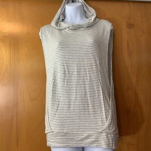 Beyond Yoga deep sleeveless gray & white striped hoodie pullover knit top